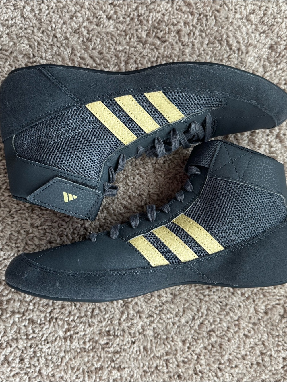 NEW Men’s Adidas gold & charcoal black wrestling boots, size 7.5